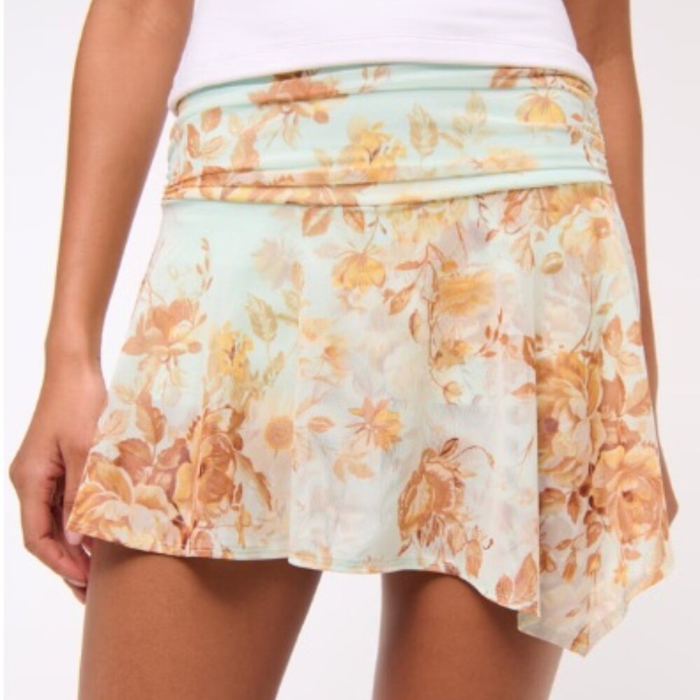 A&F Mid Rise Asymmetrical Flirty Ruched Mini Skort - LARGE - NWT